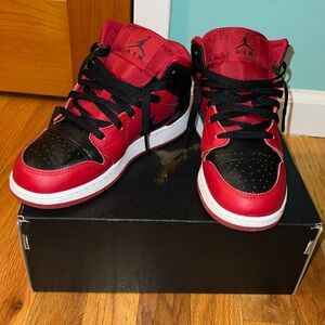 Air Jordan 1 Mid Reverse Bred (2021) (GS)